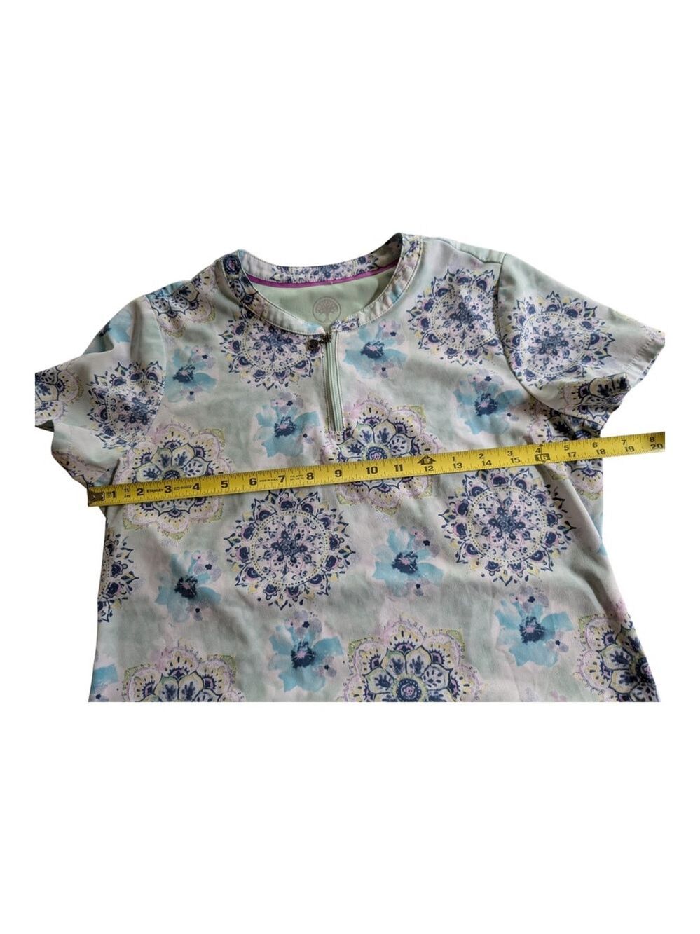 Healing Hands Ivy Watercolor Medallion Print Scrubs Top Size S Two Way Stretch - Picture 7 of 11